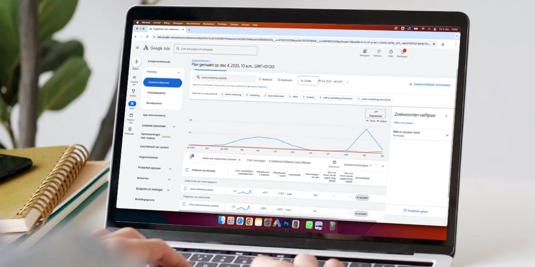 SEO-teksten laten schrijven met data-analyse op laptop in Google Ads.