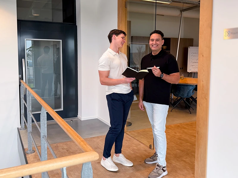 David en Max delen ideeën en plannen worden gesmeed voor de toekomst.