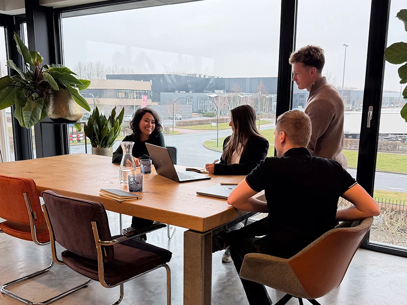 Samen bespreken we hoe een webapplicatie jouw processen kan versnellen.